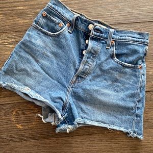 Levi’s Ribcage Shorts